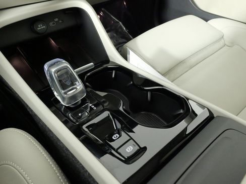 Used 2024 Volvo XC40 B5 Plus w/ Climate Package image 61