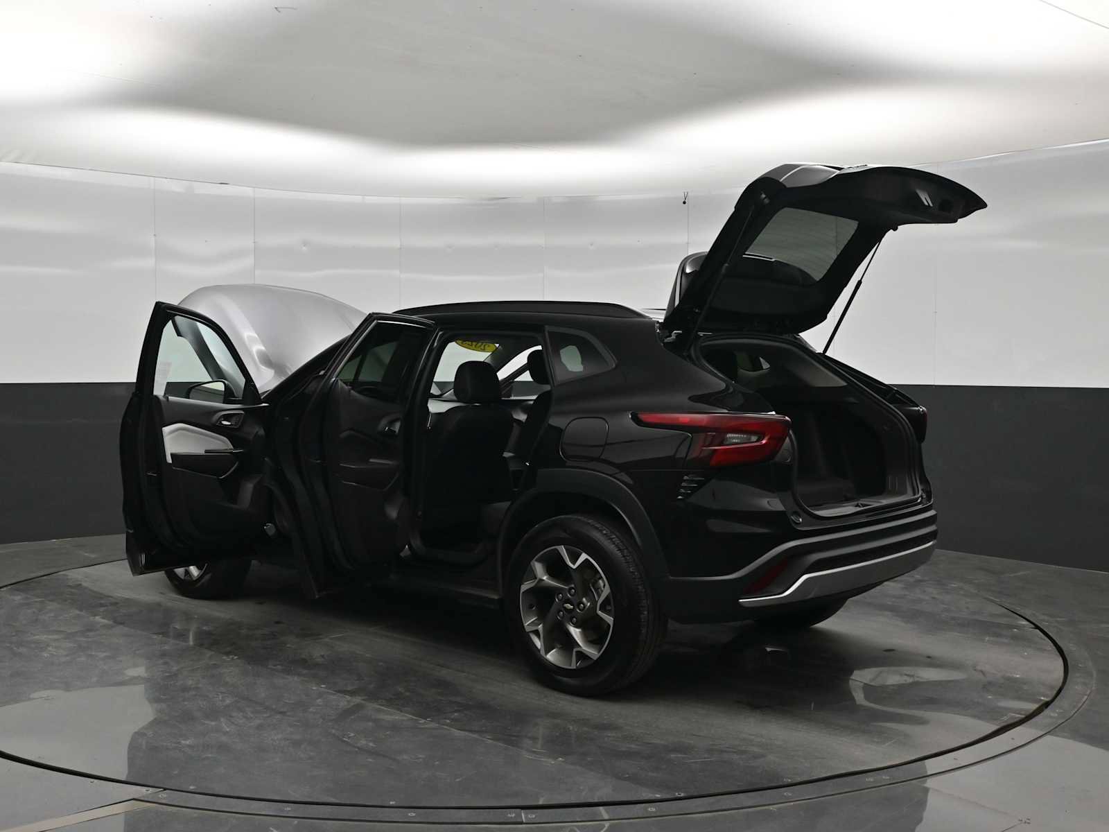 Used 2025 Chevrolet Trax LT FWD image 47