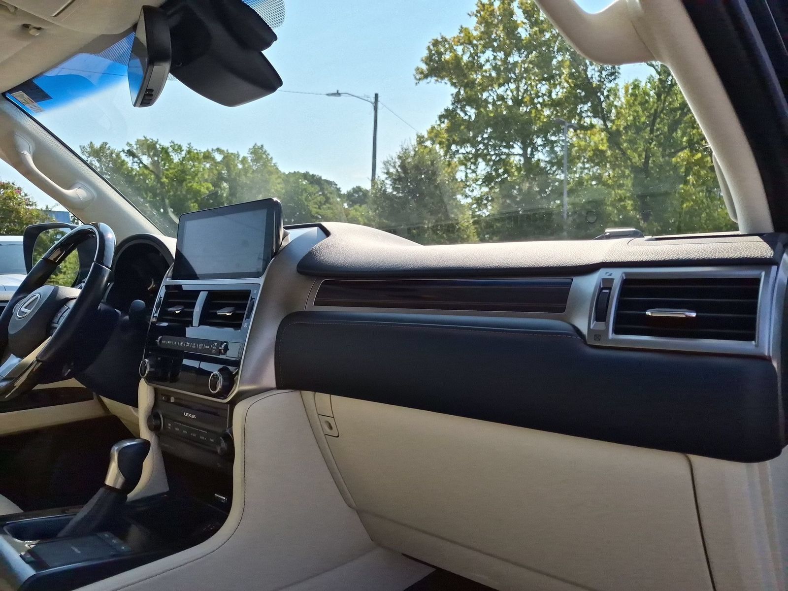 Used 2022 Lexus GX 460 Premium w/ Accessory Package AWD/4WD image 35
