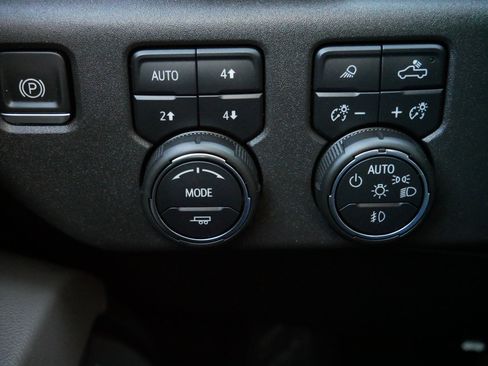 Used 2022 Chevrolet Silverado 1500 ZR2 w/ Technology Package image 27