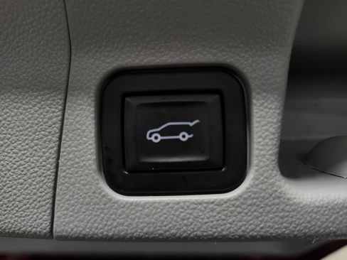 Used 2023 GMC Acadia SLT image 24