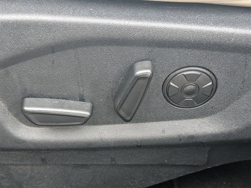 Used 2019 Ford Explorer Platinum image 30