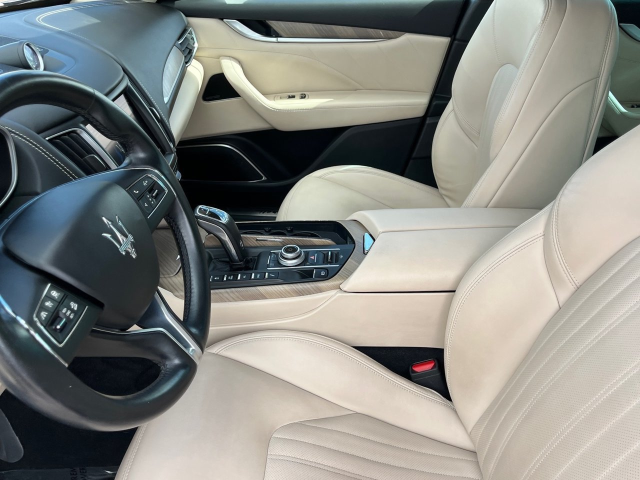 Used 2019 Maserati Levante GranLusso AWD/4WD image 17