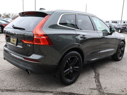 Used 2019 Volvo XC60 T5 Momentum w/ Multimedia Package image 4