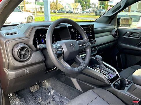 Used 2023 Chevrolet Colorado Trail Boss AWD/4WD image 18