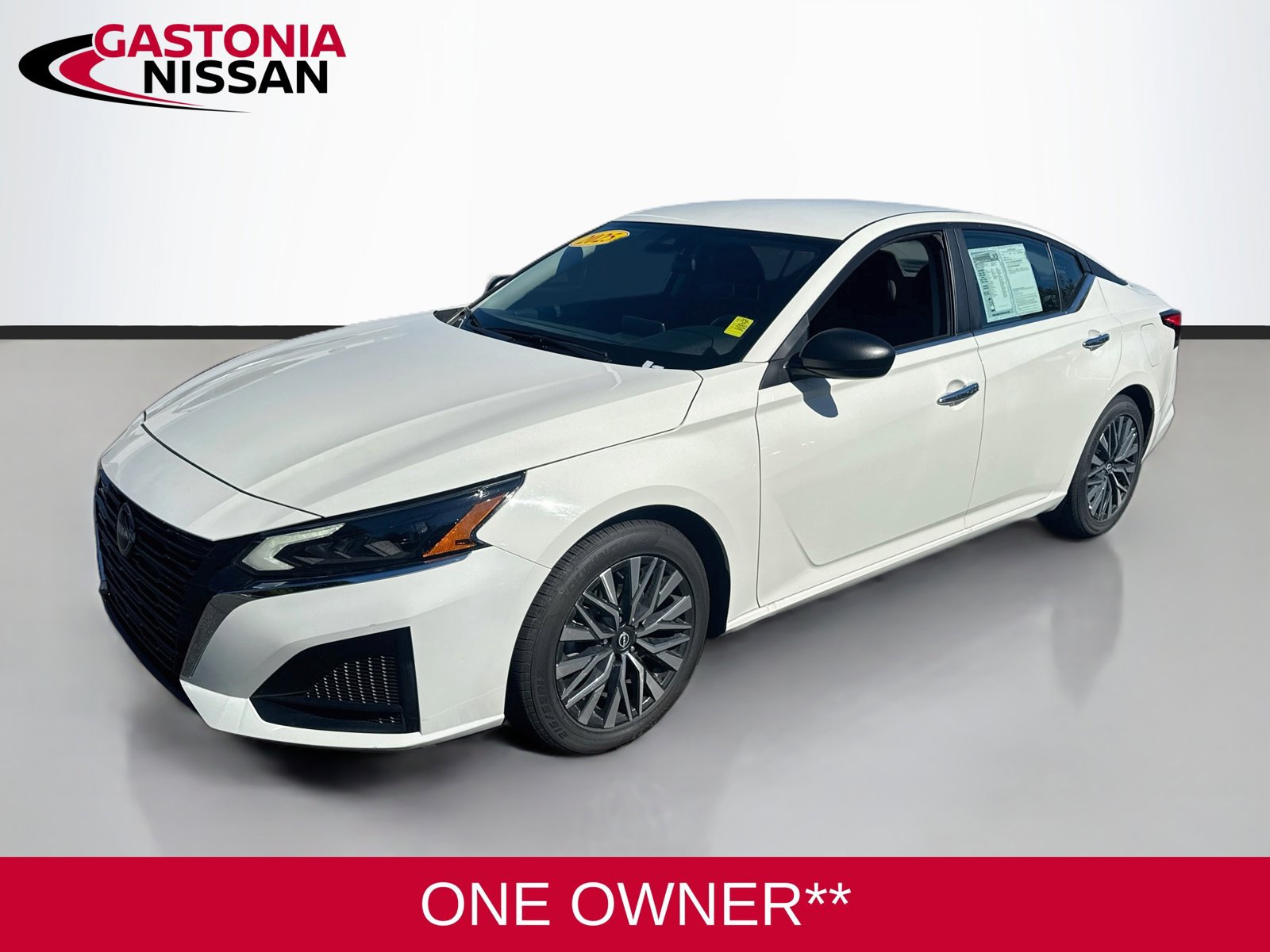 Used 2025 Nissan Altima 2.5 SV FWD image 3