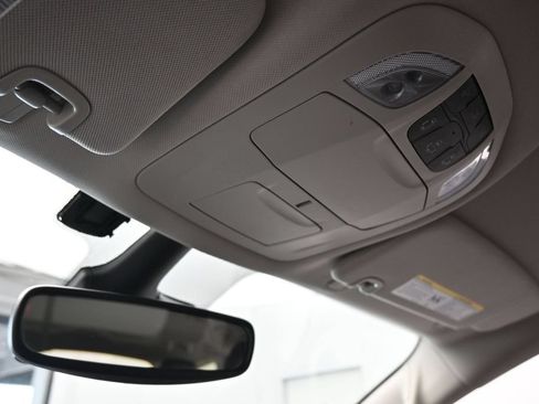 Used 2023 Chrysler Pacifica Touring-L FWD image 22