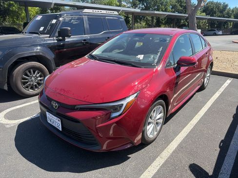 Used 2026 Toyota Corolla LE w/ LE Premium Package image 4