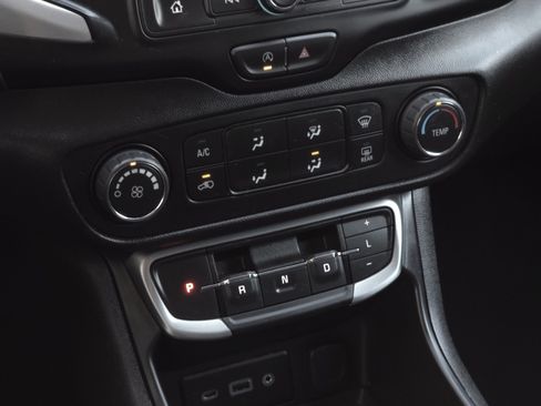 Used 2024 GMC Terrain SLE image 14