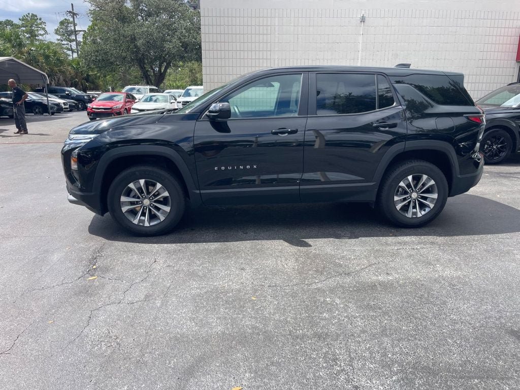 Used 2026 Chevrolet Equinox LT AWD/4WD image 2