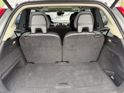 Used 2018 Volvo XC90 T6 Momentum w/ Convenience Package image 10