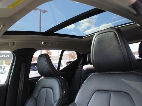 Used 2019 Volvo XC40 T5 Momentum image 20