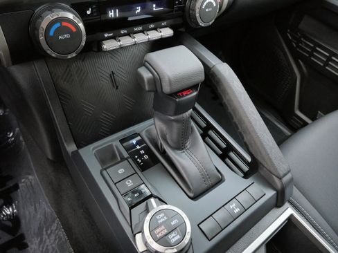 Certified 2025 Toyota Tacoma TRD Off-Road image 23