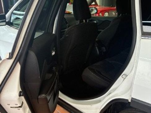 Used 2015 Jeep Cherokee Latitude image 25