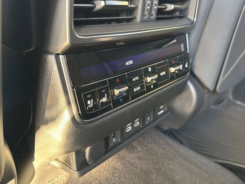 Used 2023 Lexus LX 600 4WD w/ Luxury Package image 16