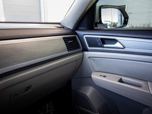 Used 2018 Volkswagen Atlas SE image 43