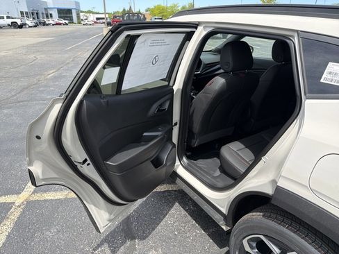 New 2026 Chevrolet Trax RS w/ Sunroof Package FWD image 23
