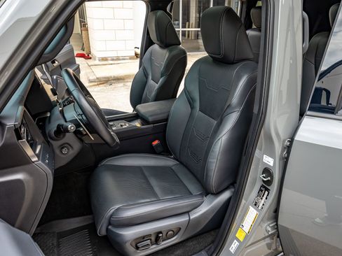 Used 2024 Lexus GX 550 w/ Accessory Package (2T) AWD/4WD image 30