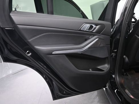 Certified 2025 BMW X5 sDrive40i w/ Climate Comfort Package RWD image 28