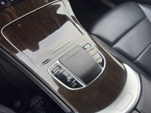 Used 2020 Mercedes-Benz GLC 300 4MATIC image 27