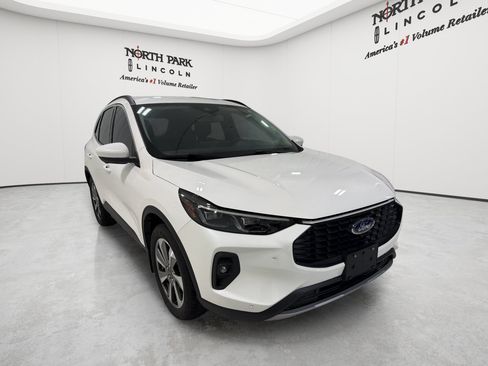 Used 2025 Ford Escape Platinum w/ Premium Technology Package AWD/4WD image 7