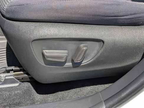 Used 2022 Toyota Highlander L FWD image 17