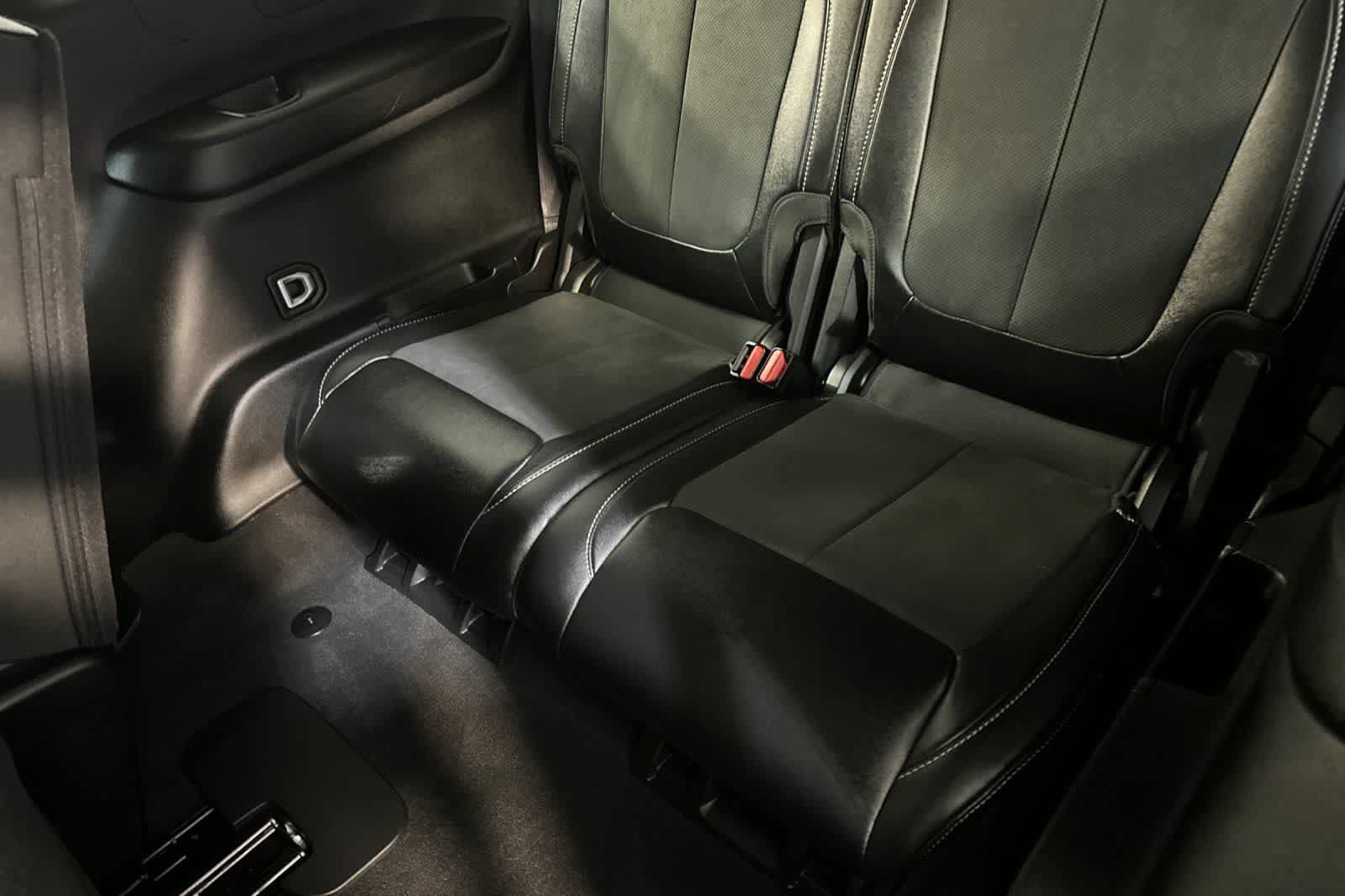 Used 2024 Jeep Grand Cherokee L Laredo RWD image 18