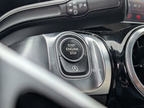 Used 2020 Mercedes-Benz GLB 250 4MATIC image 22