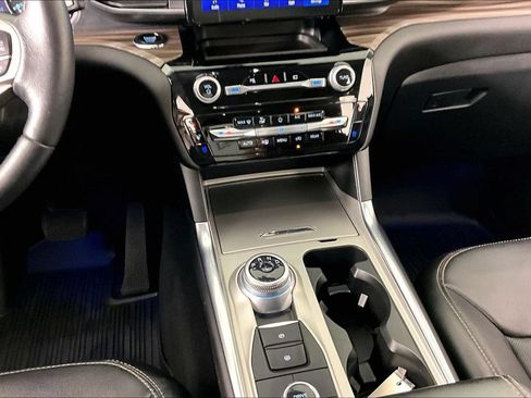 Used 2023 Ford Explorer Limited w/ Equipment Group 301A AWD/4WD image 8