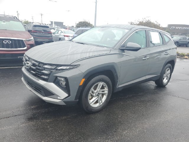 Used 2025 Hyundai Tucson SE AWD/4WD image 2