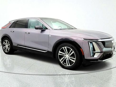 Used 2025 Cadillac Lyriq Luxury AWD/4WD image 3