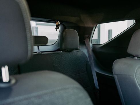 Used 2025 Chevrolet Traverse LT image 15