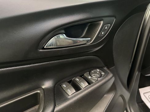 Used 2019 Chevrolet Equinox LT image 18