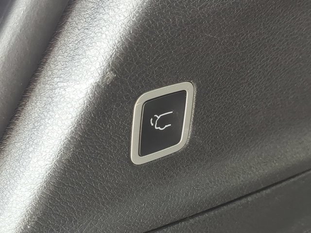 Used 2025 Chrysler Pacifica Select FWD image 15