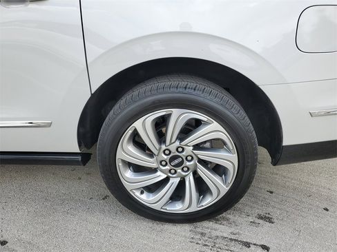 Certified 2022 Lincoln Navigator L Reserve image 8