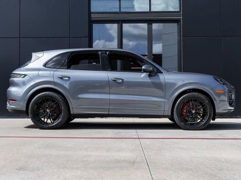 New 2026 Porsche Cayenne S image 12