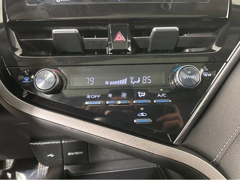 Used 2024 Toyota Camry SE image 29