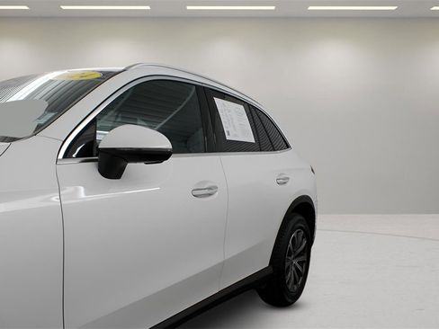 Used 2024 Mercedes-Benz GLC 300 4MATIC image 33