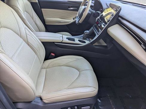 Used 2019 Toyota Avalon Limited image 20