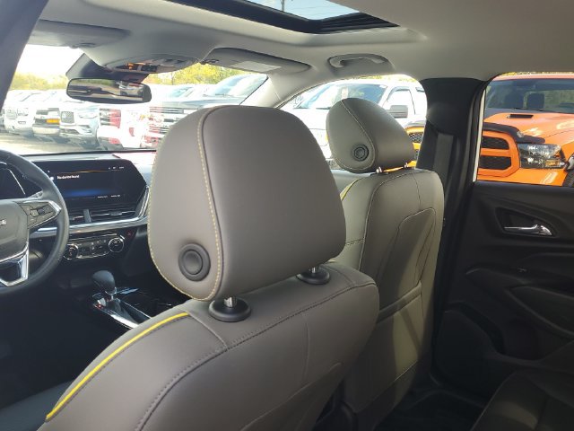 Used 2025 Chevrolet Trax ACTIV w/ Sunroof Package FWD image 9