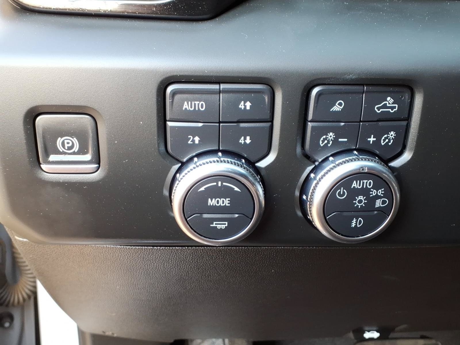 Used 2024 GMC Sierra 1500 AT4 w/ Technology Package AWD/4WD image 16