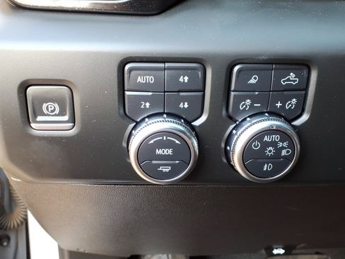 Used 2024 GMC Sierra 1500 AT4 w/ Technology Package AWD/4WD image 16