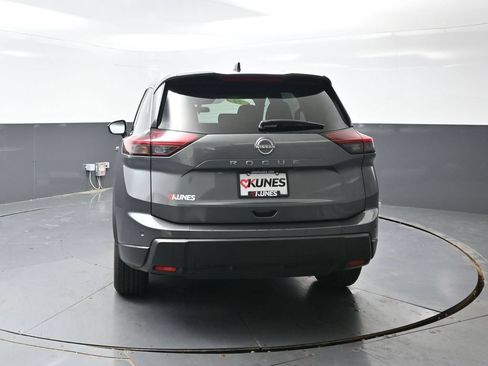 Used 2024 Nissan Rogue S FWD image 12