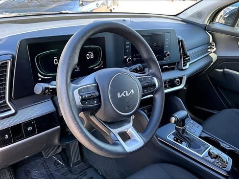 Used 2024 Kia Sportage LX image 17