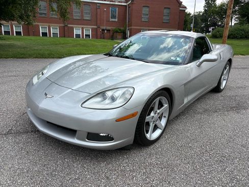 Used 2005 Chevrolet Corvette Coupe w/ Preferred Equipment Group RWD image 3
