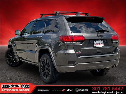 Used 2018 Jeep Grand Cherokee Altitude AWD/4WD image 4