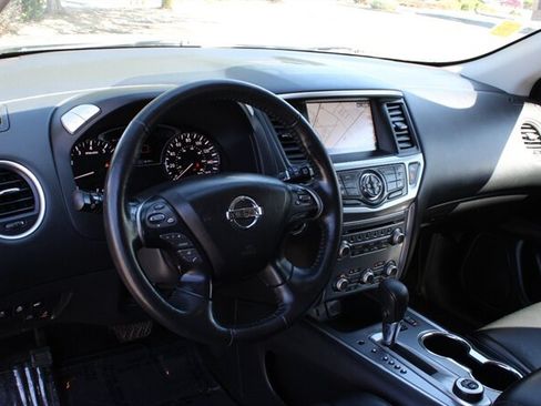 Used 2020 Nissan Pathfinder SL AWD/4WD image 29