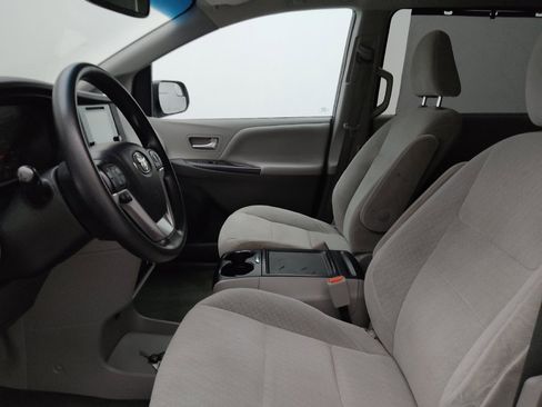 Used 2017 Toyota Sienna LE FWD image 17