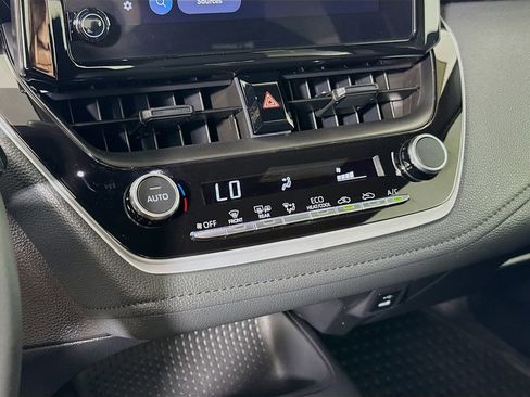 Certified 2025 Toyota Corolla SE FWD image 18