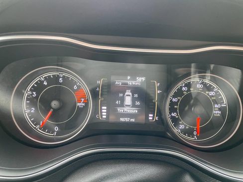 Used 2020 Jeep Cherokee Latitude Plus w/ Cold Weather Group AWD/4WD image 21